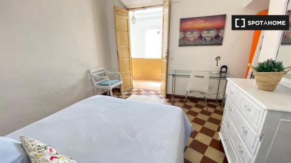 Habitación en piso de 4 dormitorios en Málaga