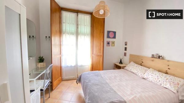 Quarto espaçoso em apartamento de 4 quartos em Málaga