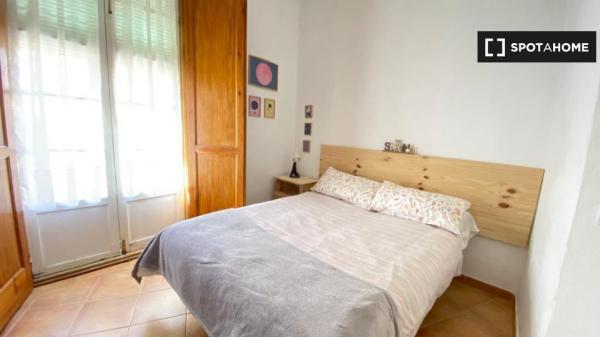 Habitación en piso de 4 dormitorios en Málaga