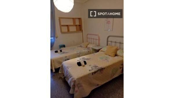 Room in shared apartment in Jaén