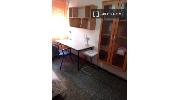 Habitación en piso compartido en Jaén