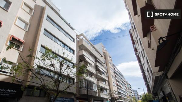 Piso de 3 dormitorios en alquiler en Alicante