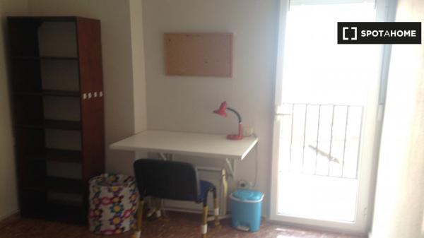 Dulce habitación para alquilar en apartamento de 4 camas, La Saïdia, Valencia