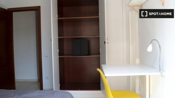 Habitación en apartamento de 4 dormitorios en Poblats Marítims, Valencia