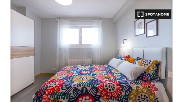 Se alquila habitación en piso de 3 dormitorios en Bilbao