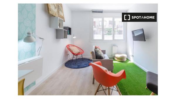 Habitación en piso compartido en barcelona.