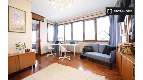 Habitación elegante en apartamento de 4 dormitorios en Bilbao