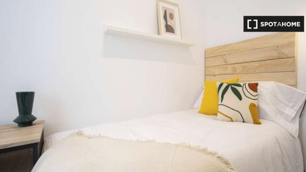 Chambre dans un appartement de 5 chambres à Madrid