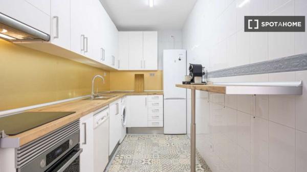 Chambre dans un appartement de 5 chambres à Madrid