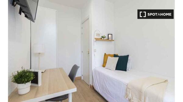 Zimmer zu vermieten in 3-Zimmer-Wohnung in Madrid