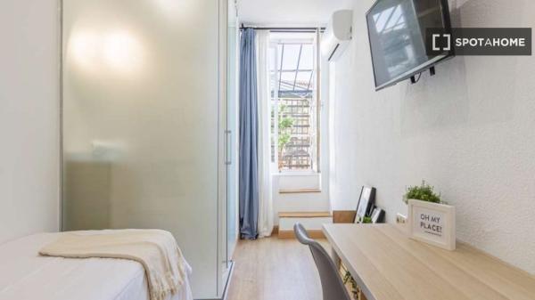 Zimmer zu vermieten in 3-Zimmer-Wohnung in Madrid