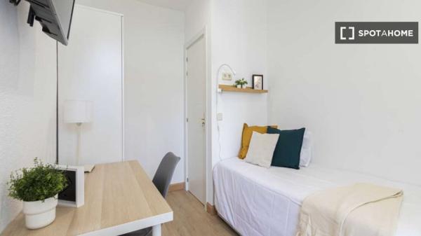 Zimmer zu vermieten in 3-Zimmer-Wohnung in Madrid