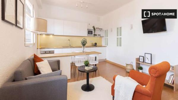 Zimmer zu vermieten in 3-Zimmer-Wohnung in Madrid