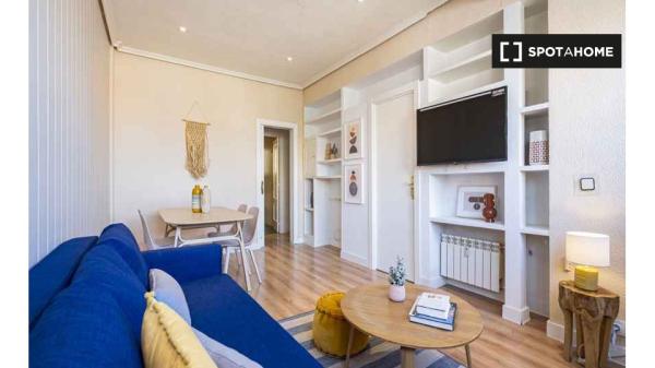 Se alquila habitación en piso de 4 dormitorios en Madrid