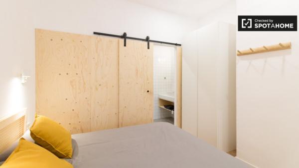 Acogedor estudio sobre jardín con baño en Gracia Co-living