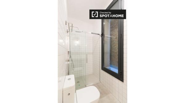 Acogedor estudio sobre jardín con baño en Gracia Co-living