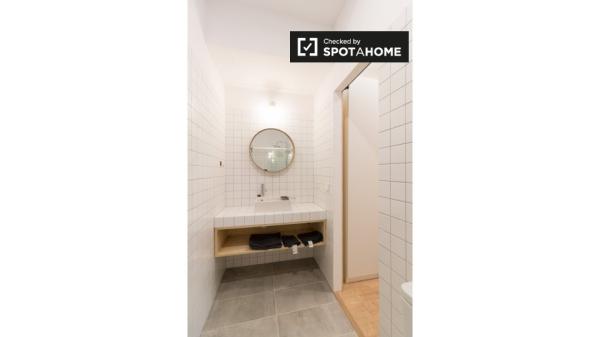 Acogedor estudio sobre jardín con baño en Gracia Co-living