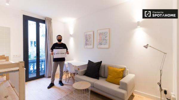 Acogedor estudio sobre jardín con baño en Gracia Co-living