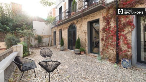 Acogedor estudio sobre jardín con baño en Gracia Co-living