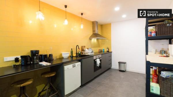 Acogedor estudio sobre jardín con baño en Gracia Co-living