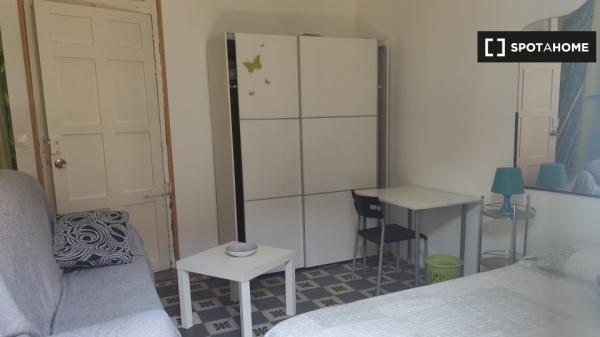 Alquiler de habitaciones en apartamento de 6 dormitorios en Centro