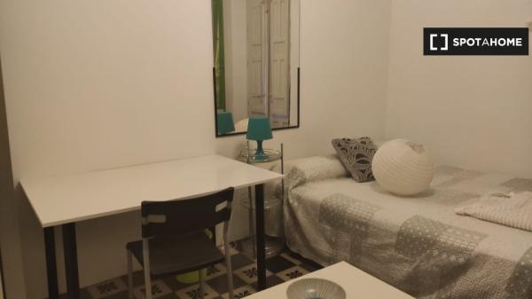 Alquiler de habitaciones en apartamento de 6 dormitorios en Centro