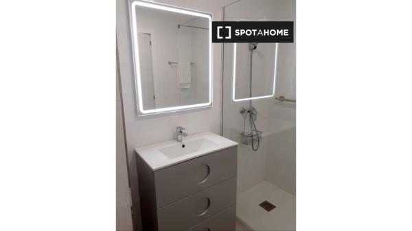 Apartamento de un dormitorio en Marbella con piscina