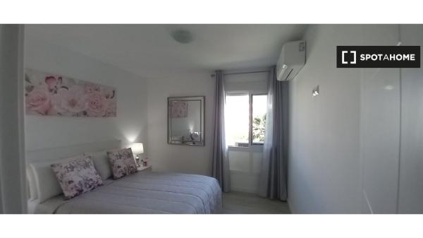 Apartamento de un dormitorio en Marbella con piscina