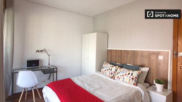 Habitación luminosa en alquiler en apartamento de 6 dormitorios en Retiro