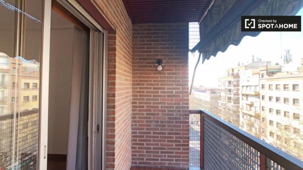 Habitación luminosa en alquiler en apartamento de 6 dormitorios en Retiro