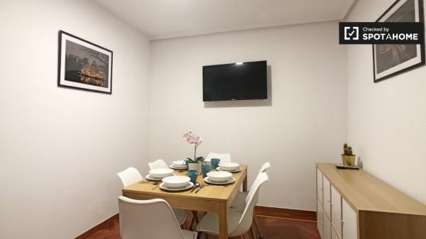 Habitación luminosa en alquiler en apartamento de 6 dormitorios en Retiro