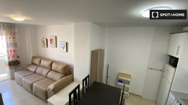 Se alquila apartamento de 1 dormitorio en Balerma, Almería.