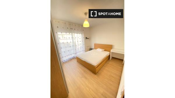 Apartamento de 3 dormitorios en alquiler en Sabadell, Barcelona.