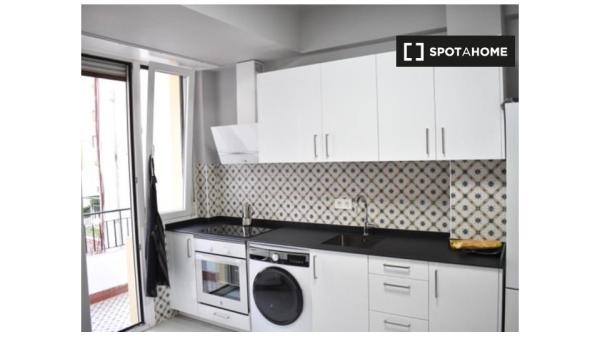 Apartamento de 2 dormitorios en alquiler en Abando, Bilbao