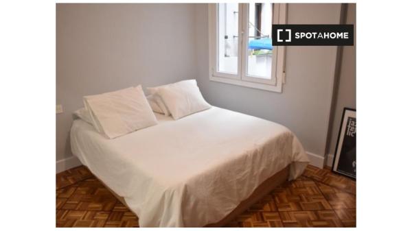 Apartamento de 2 dormitorios en alquiler en Abando, Bilbao