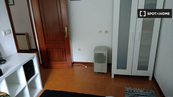 Se alquila habitación en piso compartido en Santiago De Compostela