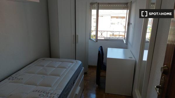 Habitación en piso compartido en madrid.