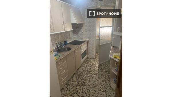 Piso completo de 4 dormitorios en Granada