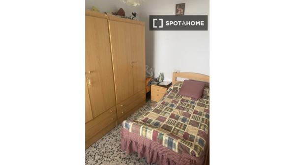 Piso completo de 4 dormitorios en Granada