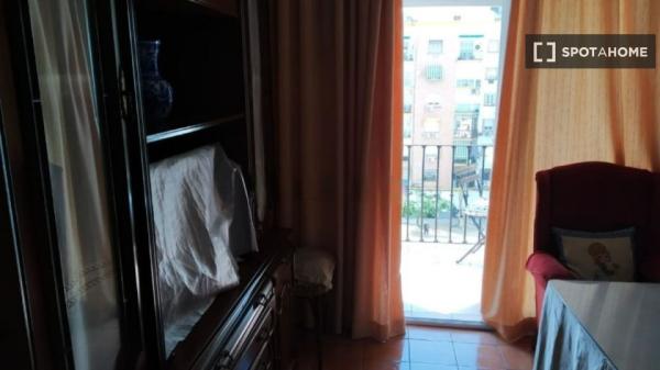 Apartamento de 3 dormitorios en alquiler en Nervión, Sevilla