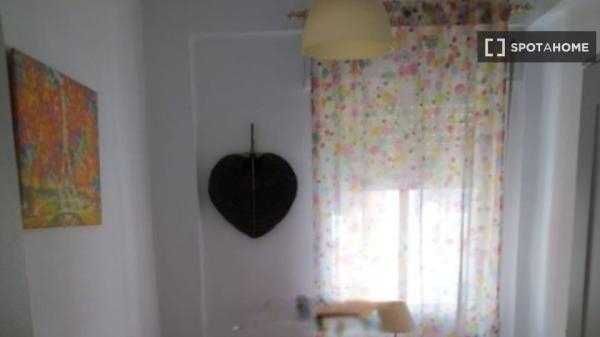 Apartamento de 3 dormitorios en alquiler en Nervión, Sevilla