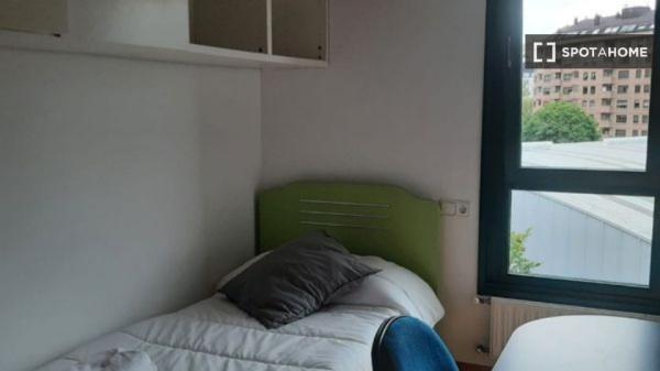 Quarto em apartamento compartilhado em Oviedo