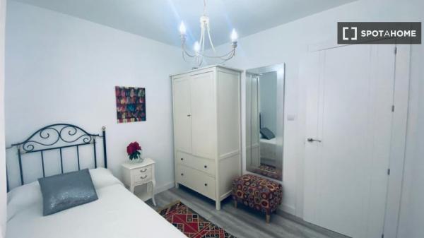 Piso completo de 3 habitaciones en Almería