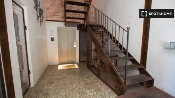 Zimmer zu vermieten in 4-Zimmer-Wohnung in Barcelona