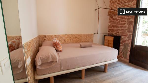 Zimmer zu vermieten in 4-Zimmer-Wohnung in Barcelona