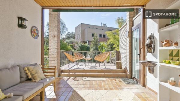 Chambre à louer dans une maison de 3 chambres à Barcelone