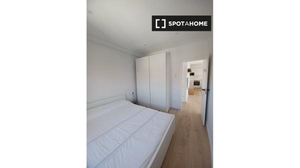 Luminoso apartamento de 2 habitaciones en alquiler en Barcelona