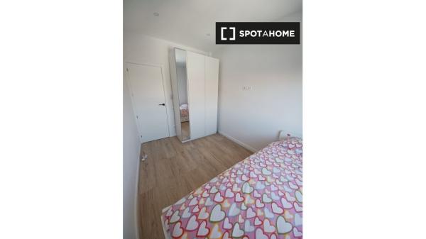 Luminoso apartamento de 2 habitaciones en alquiler en Barcelona