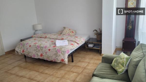 Habitación en piso compartido en barcelona.