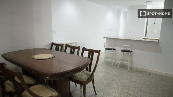 Se alquila habitación en piso compartido en Córdoba